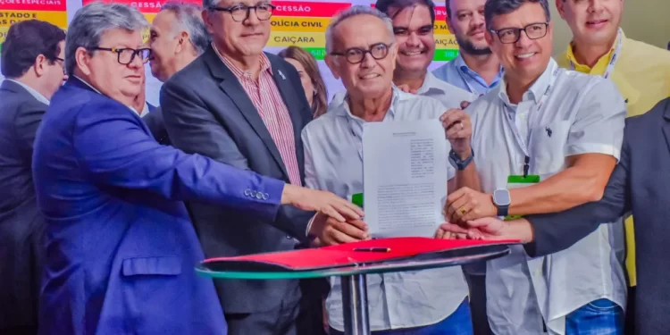 Em agenda com o ministro das Relações Institucionais, Cícero Lucena fortalece parceria nas áreas de Saúde e Meio Ambiente