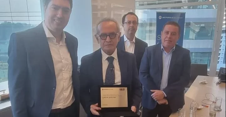 Cícero Lucena recebe prêmio da Motorola Solutions por investimentos na área de tecnologia em João Pessoa