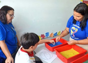 Prefeitura da Capital tem 2,3 mil educadores sociais voluntários que auxiliam estudantes com autismo na Rede Municipal de Ensino