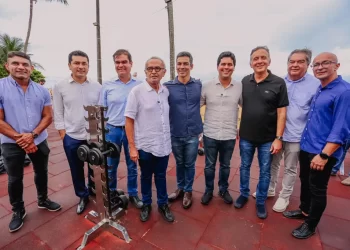 Cícero Lucena apresenta academia ao ar livre ao ministro dos Esportes, que garante seis novas unidades na Capital