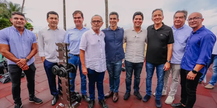 Cícero Lucena apresenta academia ao ar livre ao ministro dos Esportes, que garante seis novas unidades na Capital