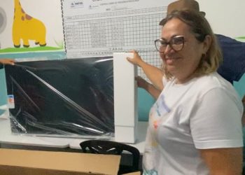 Prefeitura de Patos entrega 120 aparelhos televisores e mais de 800 itens para as escolas e creches municipais