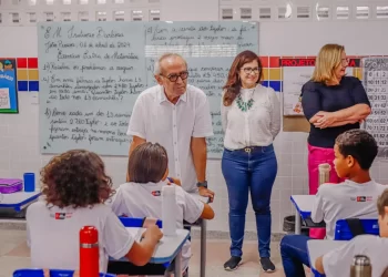 Cícero Lucena entrega Escola Frutuoso Barbosa, a 35ª reconstruída pela Prefeitura