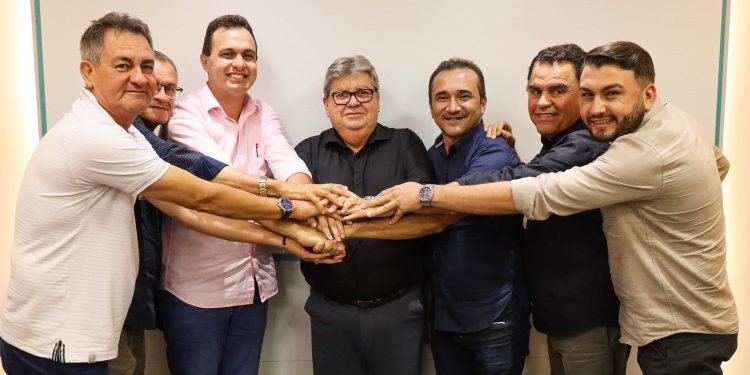 Prefeito de Triunfo deixa União Brasil e se filia ao PSB para disputar reeleição