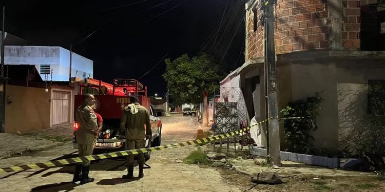 Corpo de líbio enterrado em casa há 1 ano é encontrado pelos Bombeiros, em Campina Grande