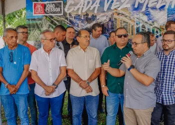 Cícero Lucena autoriza obras de asfaltamento em mais cinco bairros da Capital