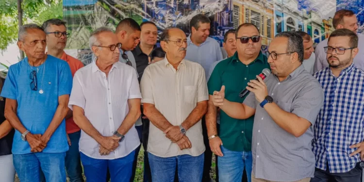 Cícero Lucena autoriza obras de asfaltamento em mais cinco bairros da Capital