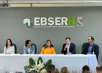 Hugo Motta participa de inauguração do Auditório Lindbergh Farias do Hospital Universitário Lauro Wanderley