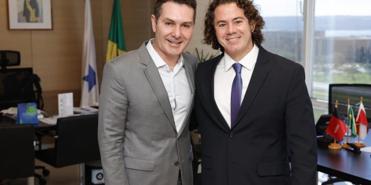 Veneziano reitera ao Ministro das Cidades solicitações para a construção de casas na Paraíba pelo ‘Minha Casa, Minha Vida Entidades’