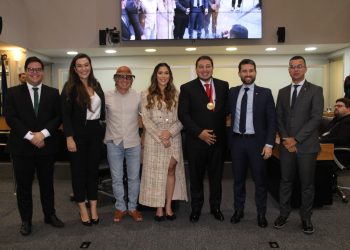 Assembleia Legislativa da Paraíba homenageia o humorista Renan da Resenha