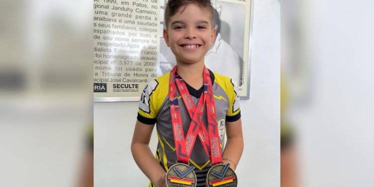 Atleta mirim de Patos conquista medalhas de ouro em competição nacional de tênis de mesa