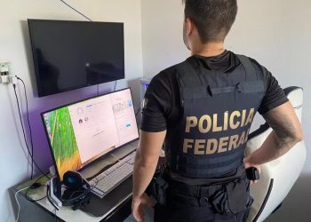 Operação da Polícia Federal mira esquema de distribuição de moedas e documentos falsos no Sertão