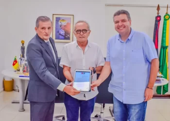 Cícero sanciona Lei que proíbe fogos de artifício com estampido para a proteção das pessoas com autismo, idosos e animais