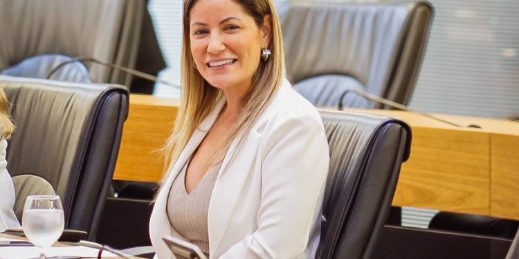 Aprovado projeto que garante a proteção ao emprego para pacientes oncológicos na Paraíba, de autoria da deputada Danielle do Vale