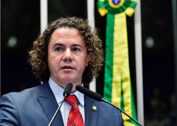 Veneziano homenageia 376 anos do Exército Brasileiro e enaltece postura atual das Forças Armadas, em defesa da Constituição e da democracia