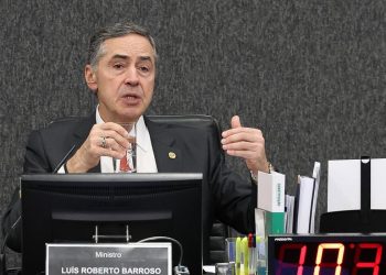 Barroso relembra golpe de 64 e defende democracia