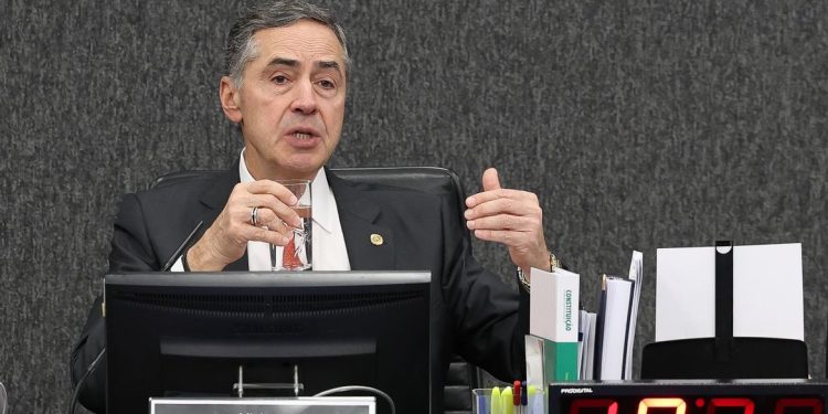 Barroso relembra golpe de 64 e defende democracia