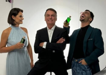 Loja que vendia perfume de Jair Bolsonaro é fechada após golpes
