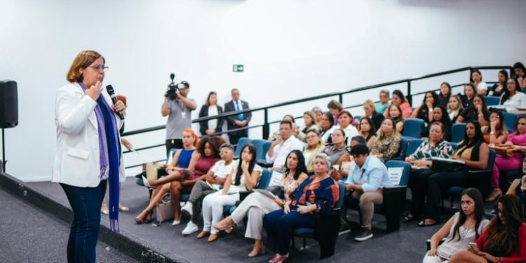Em Fórum de Gestoras Públicas para Mulheres da PB, ministra da Mulher diz que enfrentar o feminicídio é a prioridade