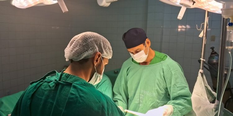 Procedimento minimamente invasivo devolve qualidade de vida a pacientes com problemas urológicos no Edson Ramalho