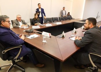 João Azevêdo recebe superintendente do INSS no Nordeste e trata de parcerias na educação, saúde e otimização do atendimento