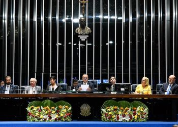 Senado homenageia os 40 anos das Diretas Já