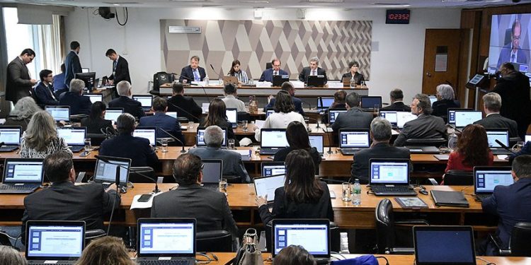 Juristas concluem anteprojeto de código civil; direito digital e de família têm inovações