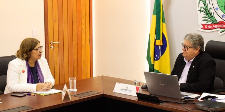 João Azevêdo recebe ministra Cida Gonçalves e trata de ampliação de políticas públicas em defesa da mulher na Paraíba