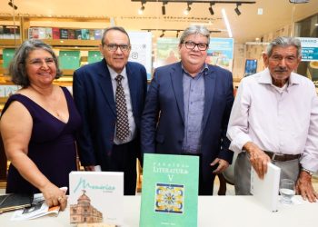 João Azevêdo prestigia “Noite da Literatura Paraibana” e destaca importância do jornal A União na preservação da história da Paraíba