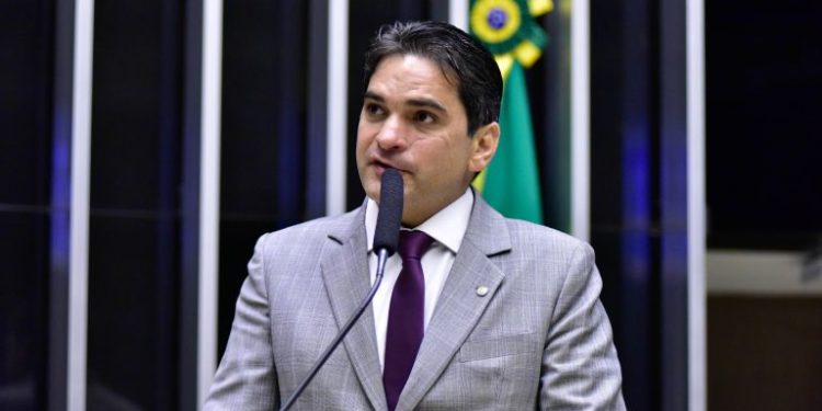 PL de Murilo exige uso de material biodegradável em folhetos de publicidade