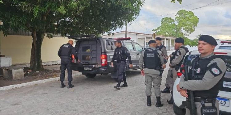 Operação da PM e Gaeco cumpre mandados em presídios de 14 cidades da Paraíba