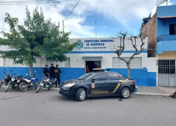 Operação da Polícia Federal investiga desvio de recursos e fraude em prefeitura paraibana