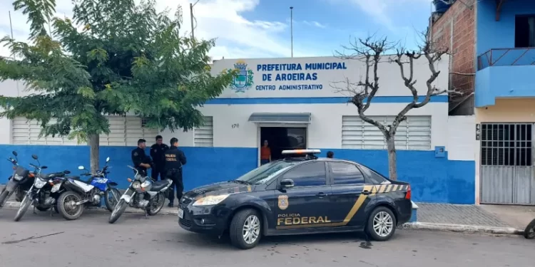 Operação da Polícia Federal investiga desvio de recursos e fraude em prefeitura paraibana
