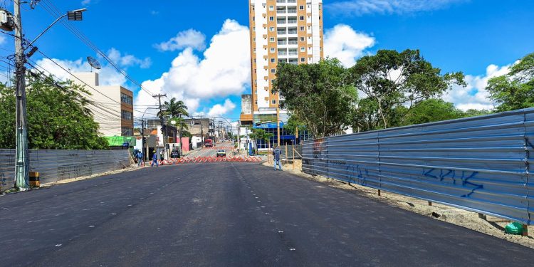 Ponte da rua Lino Gomes da Silva, que interliga o Parque do Povo ao Evaldo Cruz, é liberada para trânsito de veículos e pedestres