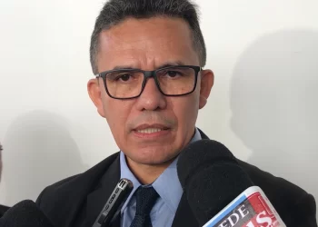Secretário minimiza crise com deputados e diz que exoneração “cabe ao governador”