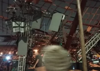 VÍDEO: Teto de casa de show desaba em João Pessoa e deixa 44 pessoas feridas