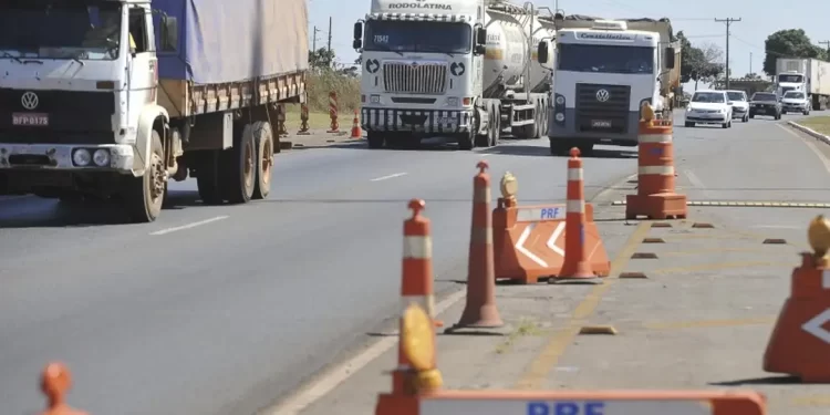 Motoristas das categorias C, D e E têm até 3ª feira para fazer exame