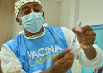 Campina Grande recebe vacinas contra a Dengue e inicia imunização nesta terça-feira