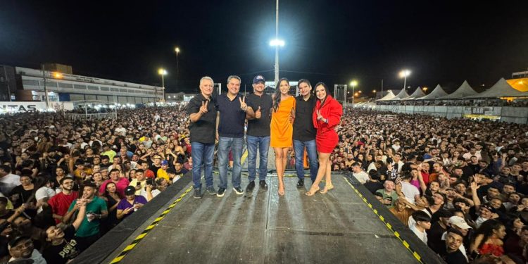 Murilo Galdino comemora aniversário de Catolé do Rocha e recebe comenda da Câmara Municipal