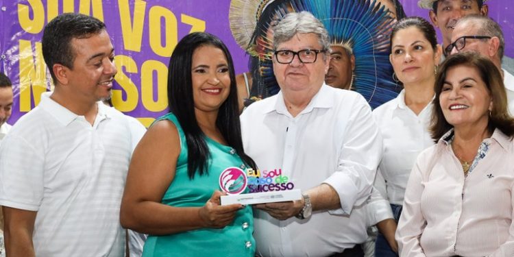 Empreender PB assina quase R$ 1 milhão em contratos no Orçamento Democrático e entrega premiação de casos de sucesso