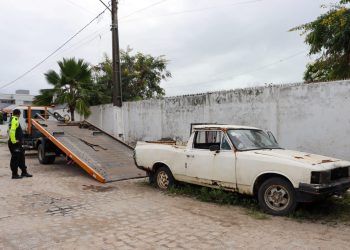 SEMOB de Cabedelo inicia operação de recolhimento de carros abandonados pela cidade