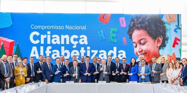 Paraíba atinge meta e índice de crianças alfabetizadas na idade certa é melhor do que antes da pandemia