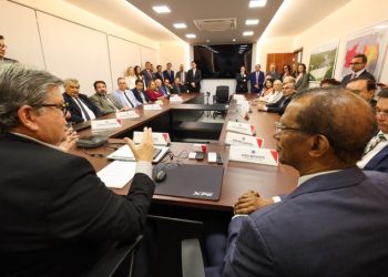 Governador assina Leis que reestruturam cargos no Poder Judiciário e Ministério Público