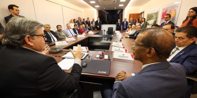 Governador assina Leis que reestruturam cargos no Poder Judiciário e Ministério Público