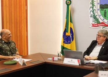 João Azevêdo recebe visita de cortesia de Comandante Militar do Exército no Nordeste e destaca potencialidades do estado