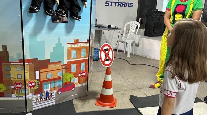 Maio Amarelo: Escola Pública de Trânsito realiza palestra sobre normas e segurança no trânsito para crianças