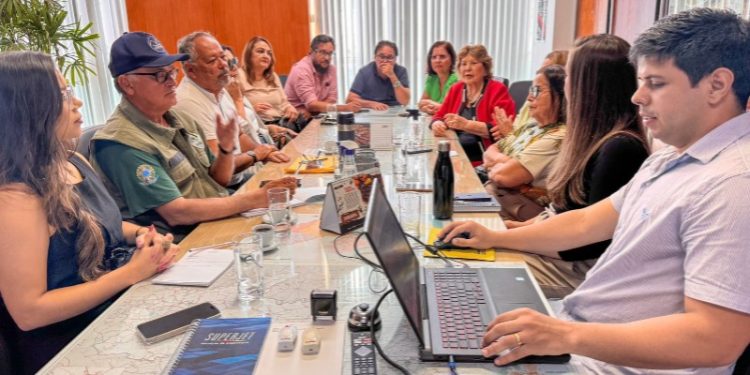 Francisca Motta lidera reunião estratégica no DER, em busca de respostas para segurança viária na Serra de Teixeira