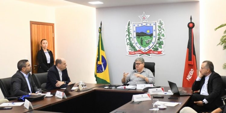 João Azevêdo garante instalação do Centro de Distribuição e fábrica de esquadrias de PVC de empresa da Bélgica