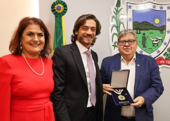 Governador recebe homenagem das Associações Nacional e Estadual dos Procuradores em reconhecimento à valorização profissional da categoria