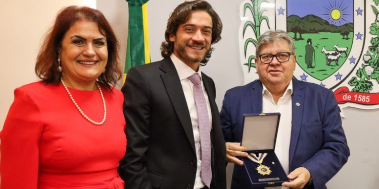 Governador recebe homenagem das Associações Nacional e Estadual dos Procuradores em reconhecimento à valorização profissional da categoria